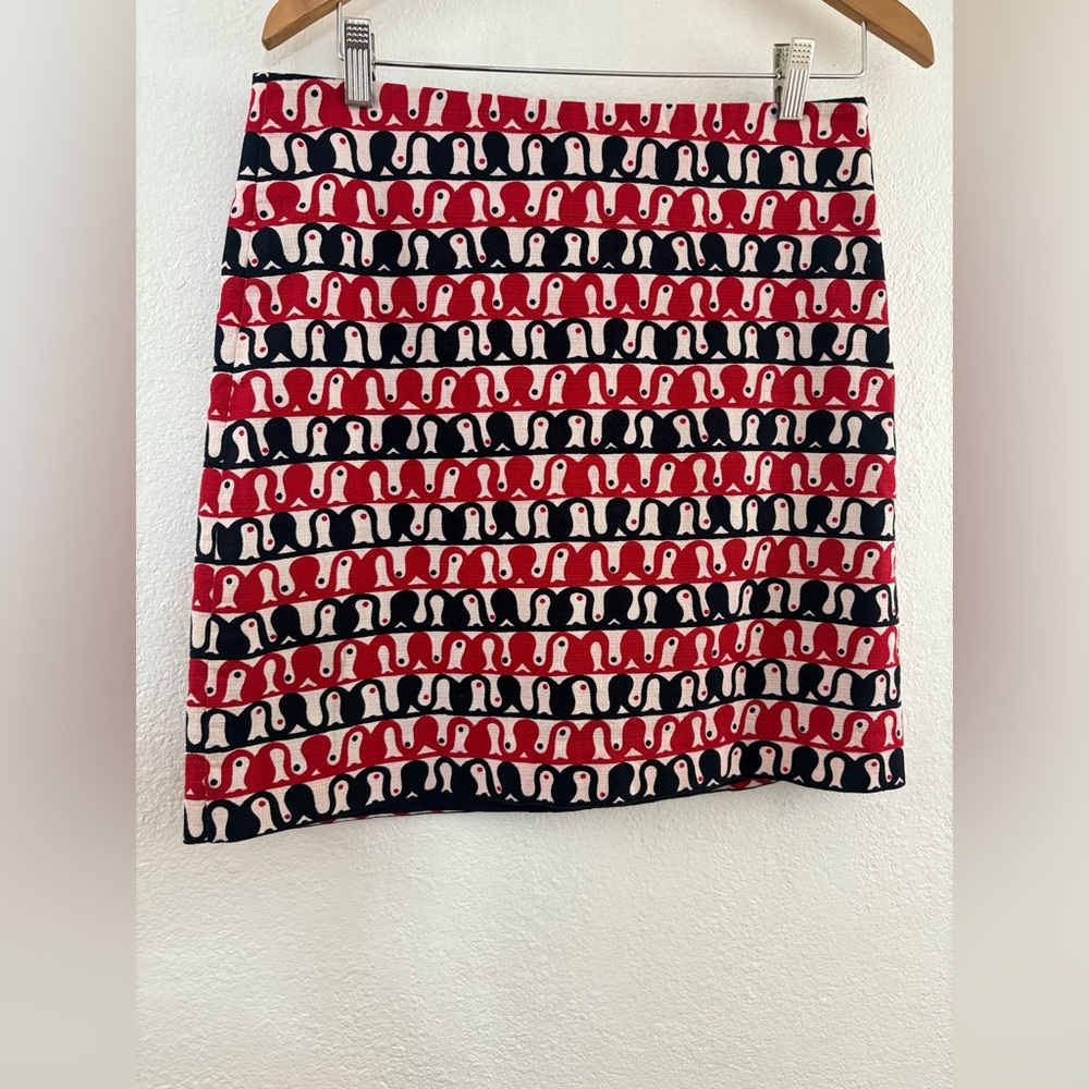 Talbots cotton-spandex pencil skirt red, black  white geo/penguin print size 6